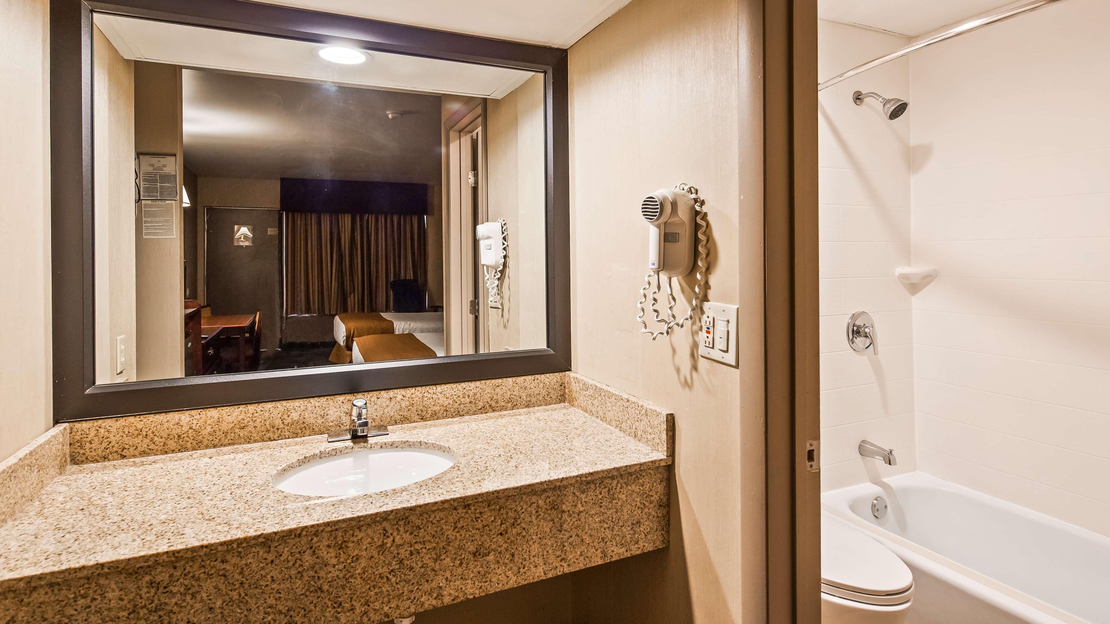 Best Western Gateway Adirondack Inn Ютика Экстерьер фото