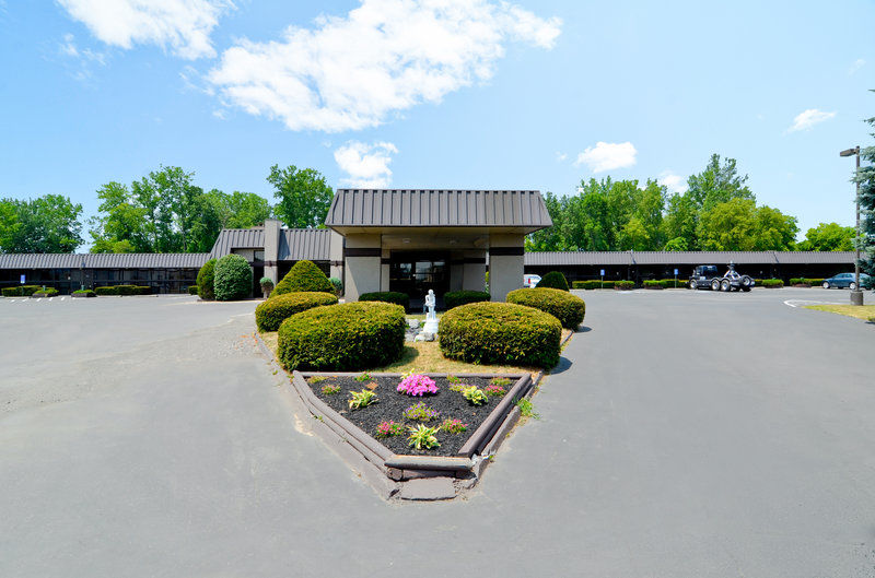 Best Western Gateway Adirondack Inn Ютика Экстерьер фото